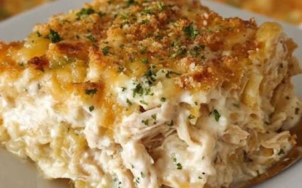 Creamy Million Dollar Chicken Bake with Buttery Ritz Crust